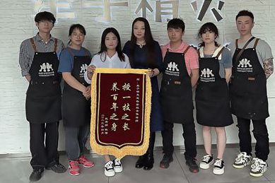 牵手精灵学生合影
